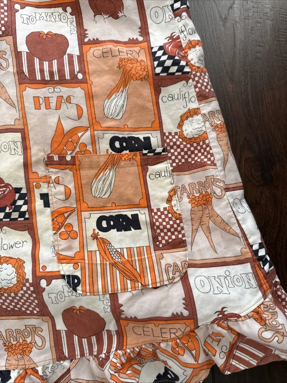 VTG apron tie in back vegetable theme so cute! Smock style